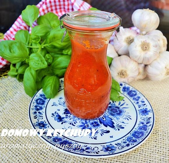 Ketchup domowy na bazie pomidorów, aromatyczny i gęsty