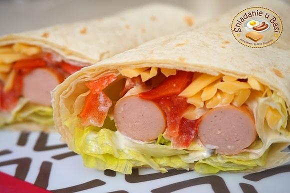 Wrap z parówką i sosem kebab-gyros