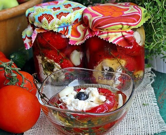 Papryki nadziewane serem feta i oliwkami