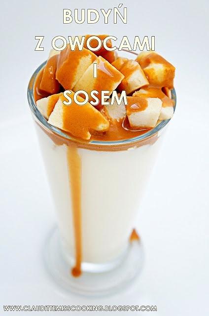 Budyń z owocami i sosem
