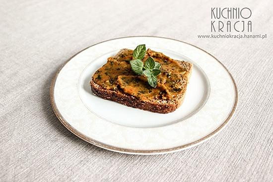 Pasta z bakłażana papryki i jarmużu z tahini olejem lnianym