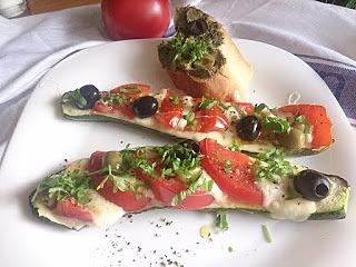 Cukinia faszerowana pomidorem i mozzarellą