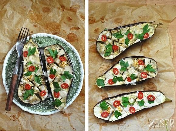 Pieczone bakłażany z czosnkowym sosem