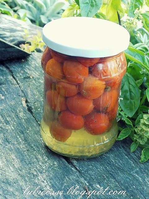 Pomidorki koktajlowe w słonej zalewie