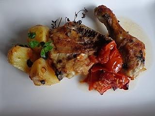 Pieczone ćwiartki kurczaka z pomidorami i tymiankiem