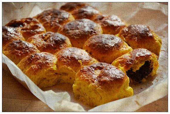 Dyniowe brioszki z makiem i powidłem na niedzielne śniadanie