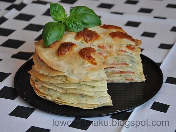 Naleśnikowy tort ziołowo pomidorowy
