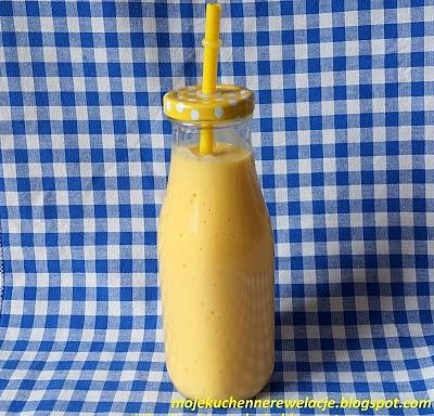 Mango lassi - indyjski koktajl z jogurtu i mango