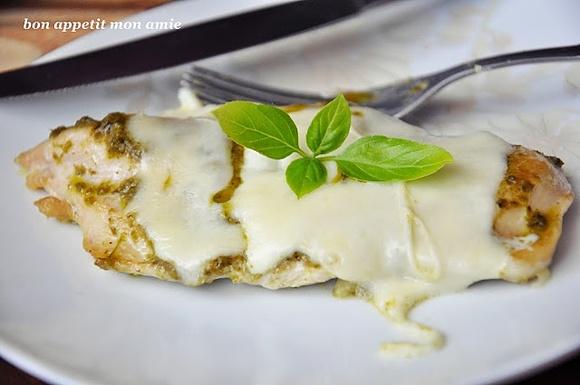 Kurczak pod kołderką z pesto i mozzarelli