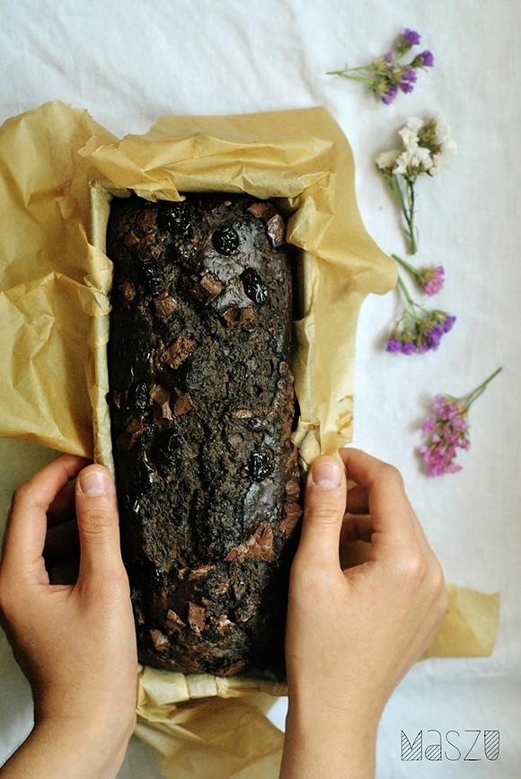 Wegański podwójnie czekoladowy chlebek bananowy