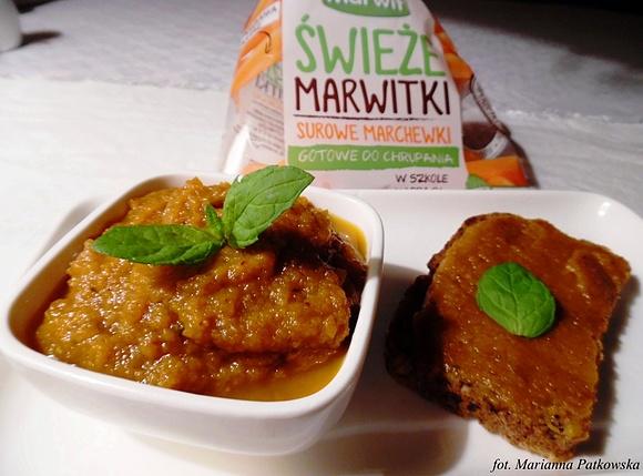 Cymes na kanapki z pastą marchewkową i rodzynkami – zdrowy lunch dla dzieci