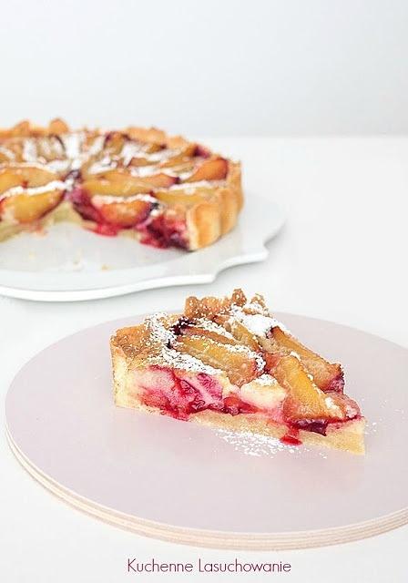 Tarta śliwkowa z migdałami i waniliowym kremem