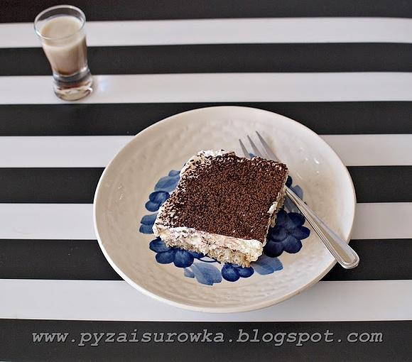Tiramisu bez jaj na słodko z mascarpone i kakao