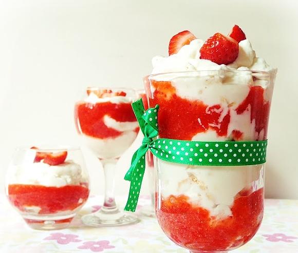 Eton mess z truskawkami