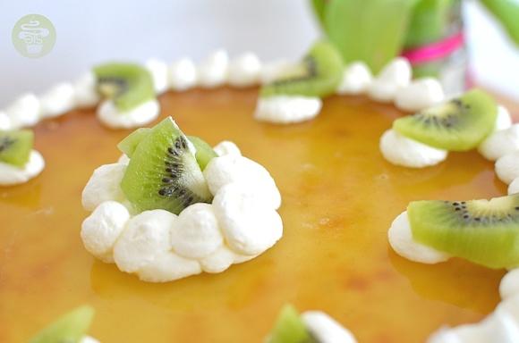 Kremowe ciasto sernikowe z kiwi i limonkową galaretką