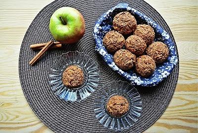 Gryczane muffiny z jabłkami i cynamonem