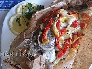 Dorsz pieczony w pergaminowych sakiewkach