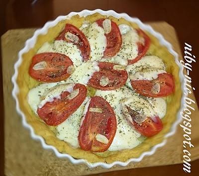 Tarta z mozzarellą i pomidorami
