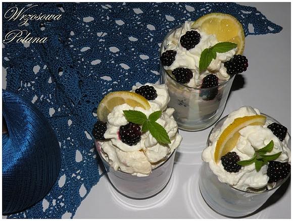 Pavlova w pucharkach