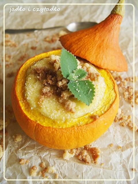 Crem brulée zapiekane w dyni Hokkaido z kruszonką