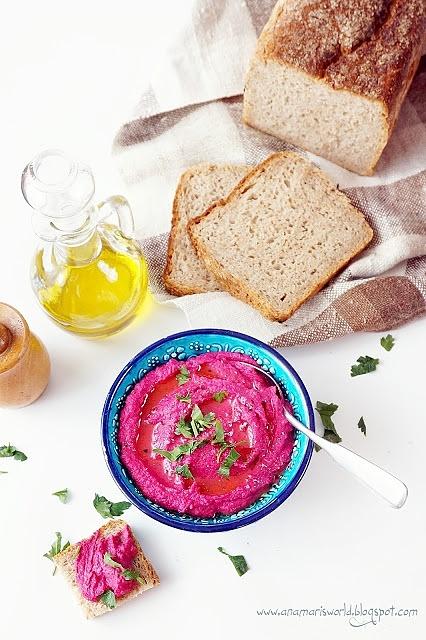 Hummus z pieczonym burakiem na lekką przekąskę