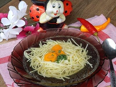 Rosół z papryczką chili