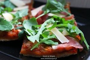 Pizza rukola z prosciutto crudo