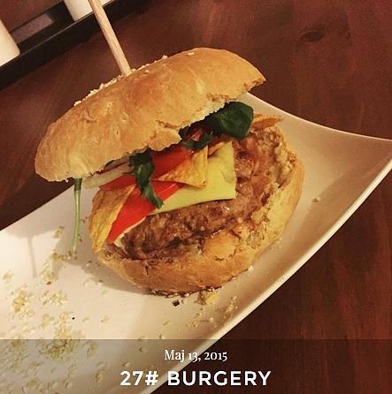 Burgery z wołowiną, rukolą i pomidorem