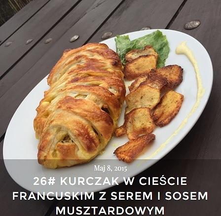 Kurczak w cieście francuskim z serem i sosem musztardowym