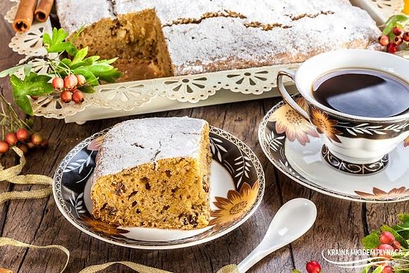 Ciasto dyniowe z orzechami włoskimi i pomarańczowym akcentem