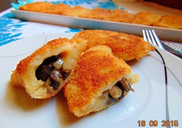 Sofficini czyli pierożki inaczej - smażone pierogi z pieczarkami i serem