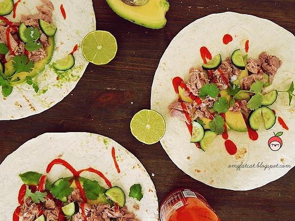 Burrito na wynos z awokado i srirachą