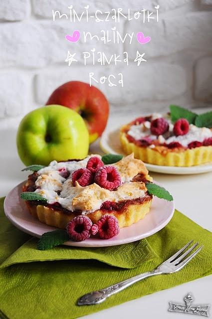 Mini szarlotki z malinami, pianką i rosą