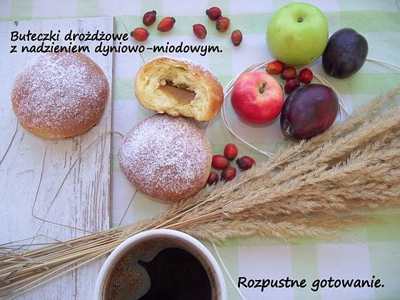 Bułeczki drożdżowe z nadzieniem dyniowo-miodowym