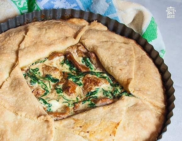 Tarta z kurkami i szpinakiem