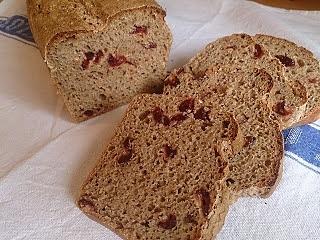 Razowiec na zakwasie z żurawiną