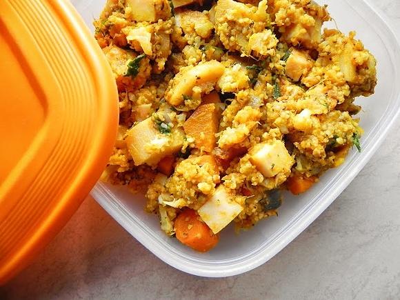 Kuskus z warzywami i szynką w dyniowym sosie curry