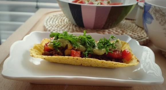 Tacos wegańskie z warzywami i awokado