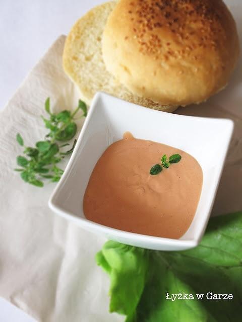 Klasyczny sos do burgera