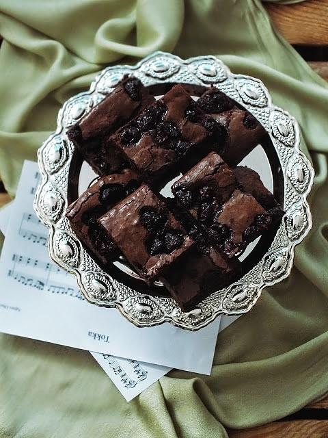 Babie lato - Gryczane brownie z malinami