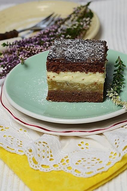 Eleganckie ciasto z jabłkami i kakao