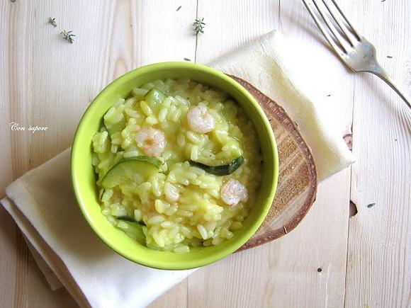 Risotto z szafranu z cukinią i krewetkami