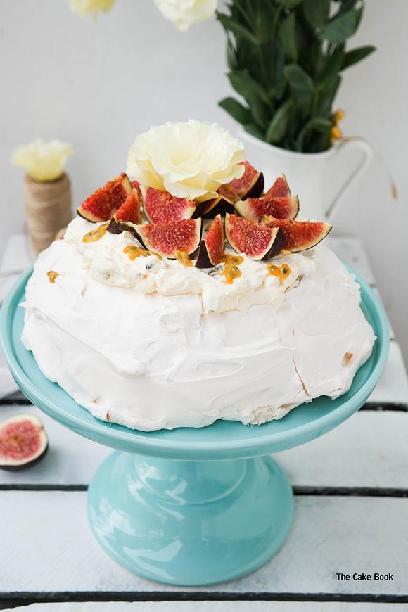 Pavlova z kremem marakujowym i figami