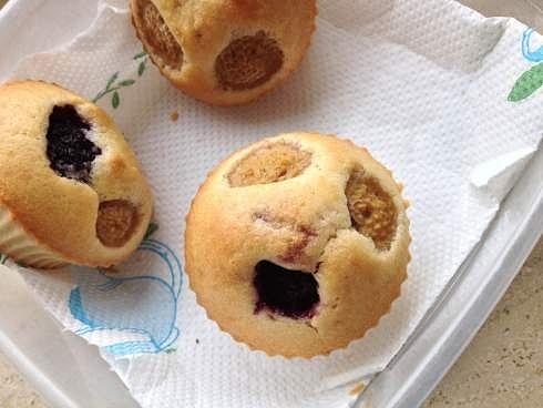 Wspomnienie lata – muffinki z jeżynami i białymi malinami
