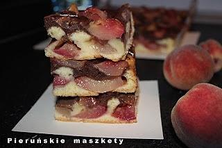 Brzoskwiniowe ciasto warstwowe