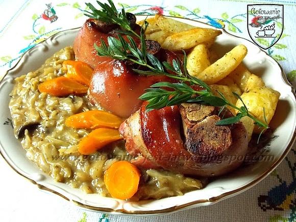Golonki peklowane z kapustą i pieczonymi ziemniakami