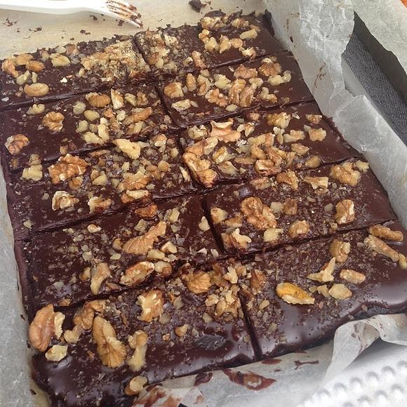 Brownie z kaszy jaglanej – zdrowa wersja czekoladowego ciasta