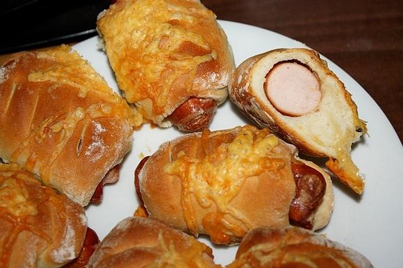 Parówkowe buły na kolację - szybki przepis dla dzieci