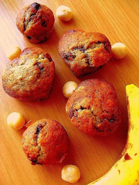 Bananowe muffinki z orzechami macadamia