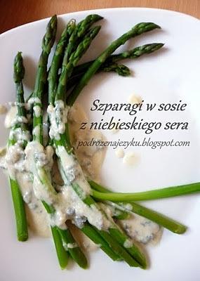 Szparagi w sosie serowym z niebieskiego sera